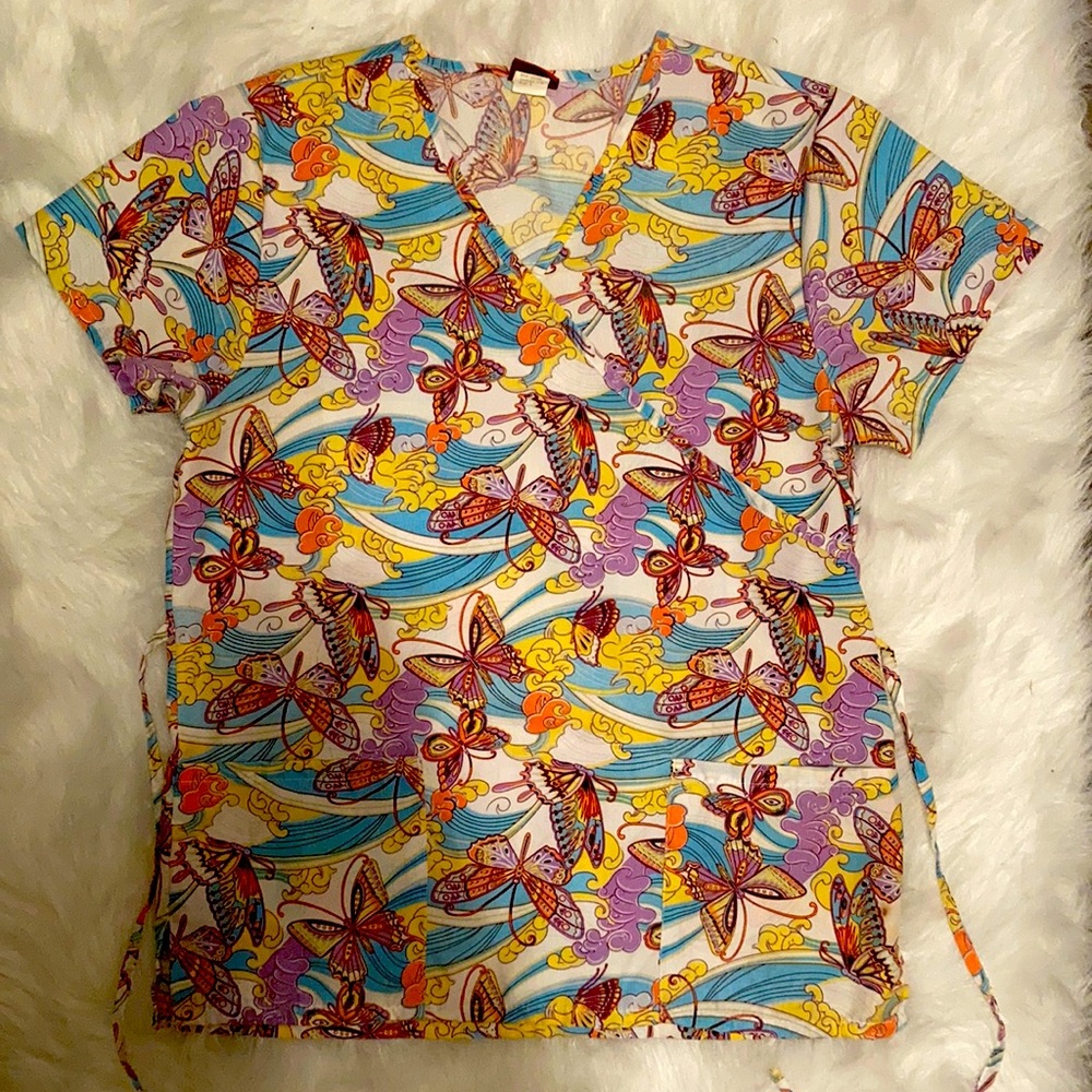 EUC Butterfly multicolor print scrub top